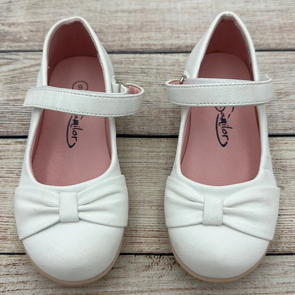 White Maryjanes in Perfect Condition Girls Size 9 - Picture 1 of 5